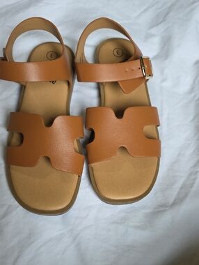 Tan Leather Look Open-Toe Buckle Sandals Art Class Girls Size 3